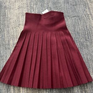 Apparalel Infinity Skirt in Bordeaux
Size Small Short Version